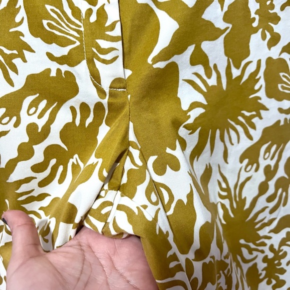 J. Crew city fit Green and White stretch capris/Chinos with Floral Pattern 12 - Picture 4 of 8